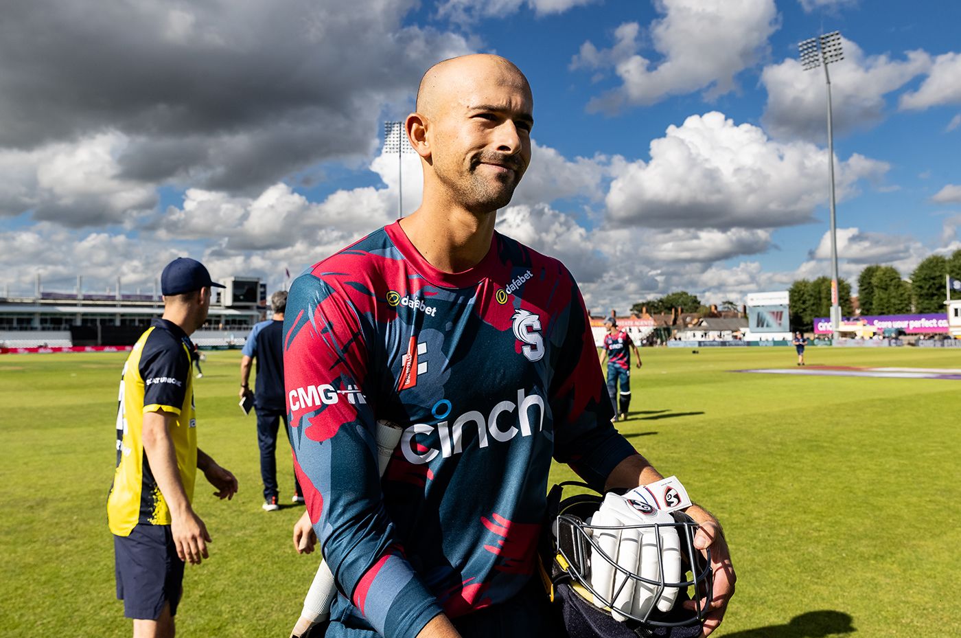 Ashton Agar walks off