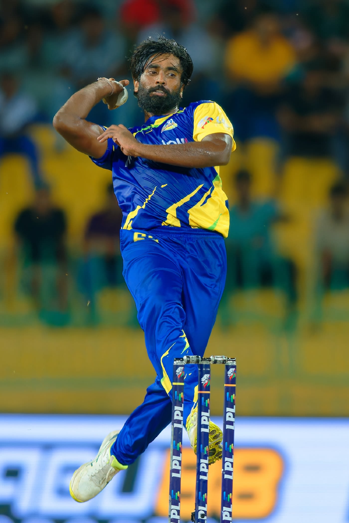 Nuwan Pradeep's spell put Dambulla Sixers on the winning side