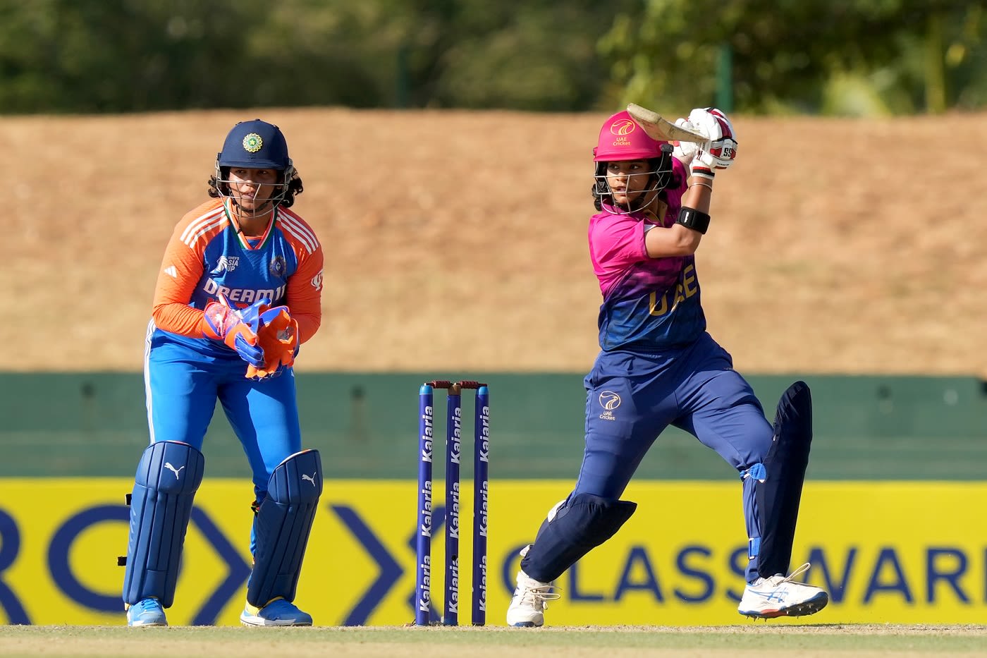 Samaira Dharnidharka punches off the back foot