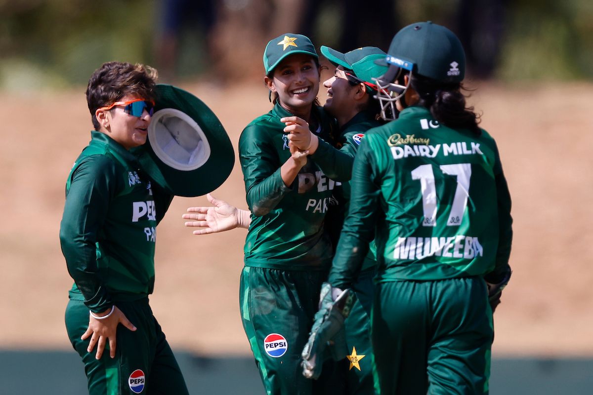 Syeda Aroob Shah celebrates with her team-mates after running out Lavanya Keny