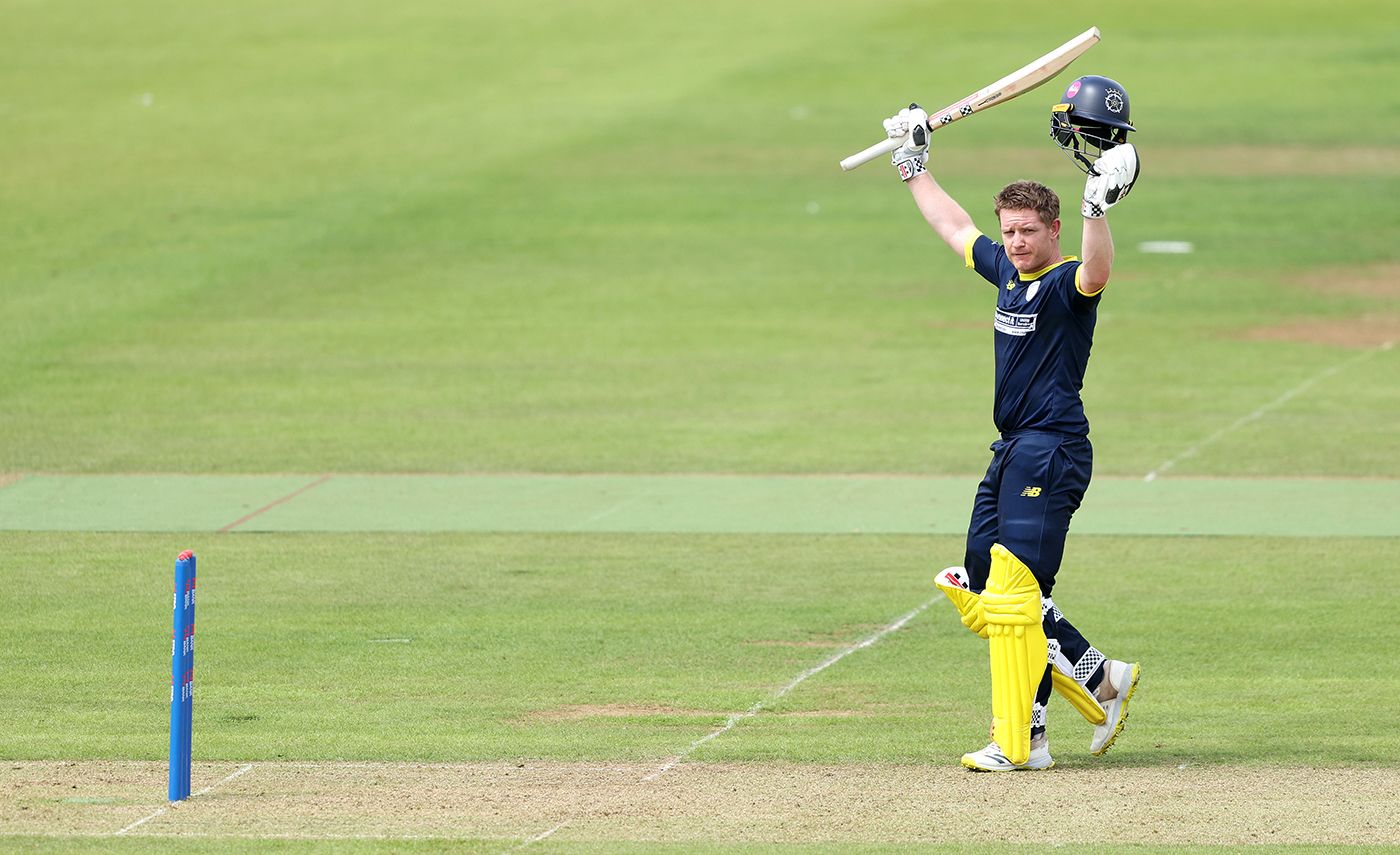 Ben Brown stabilised the innings Hampshire with a hundred