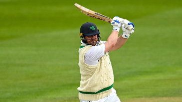 Ireland let advantage slip as Mehidy, Murad pull game into balance