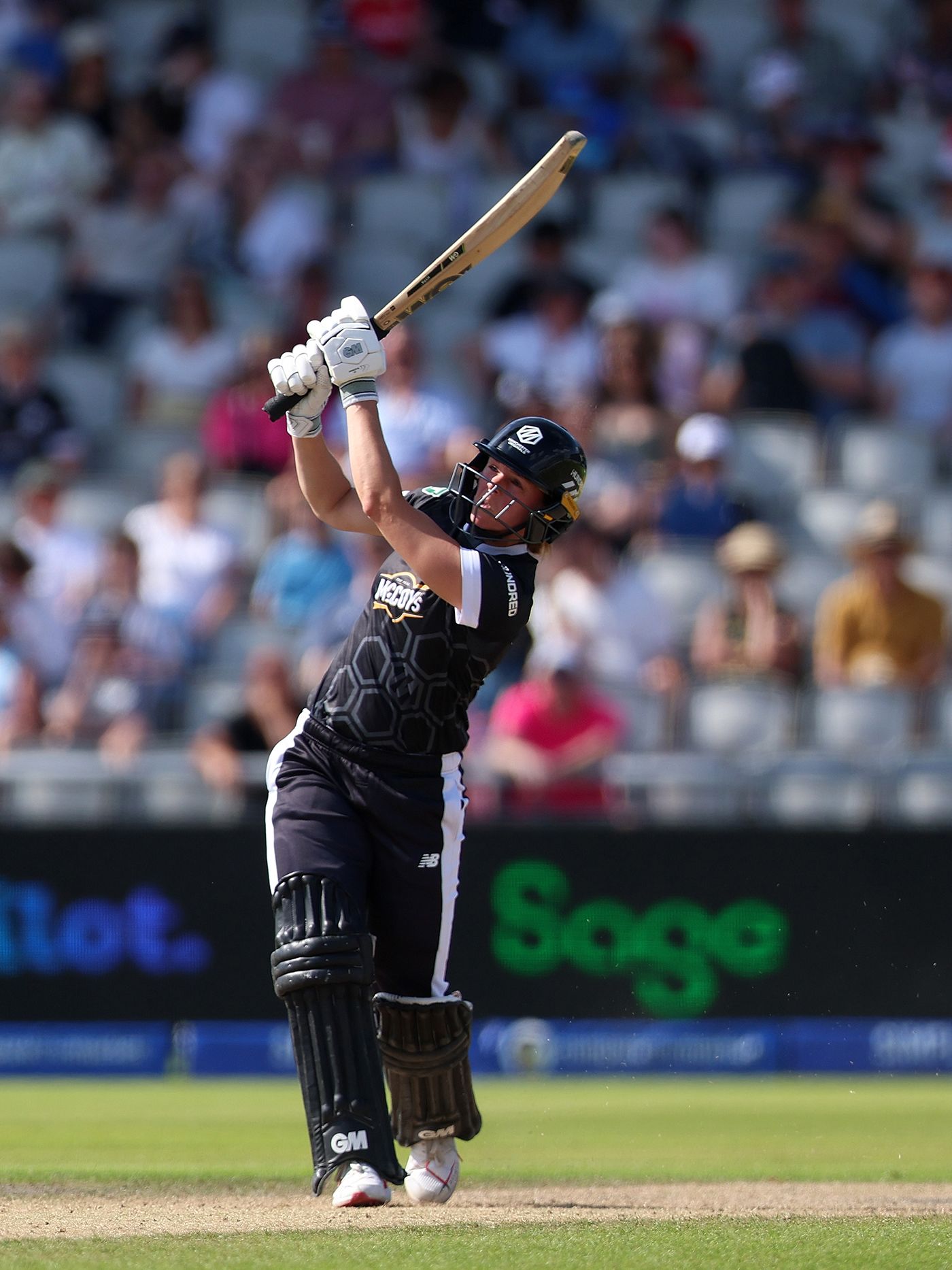 Eve Jones goes down the ground