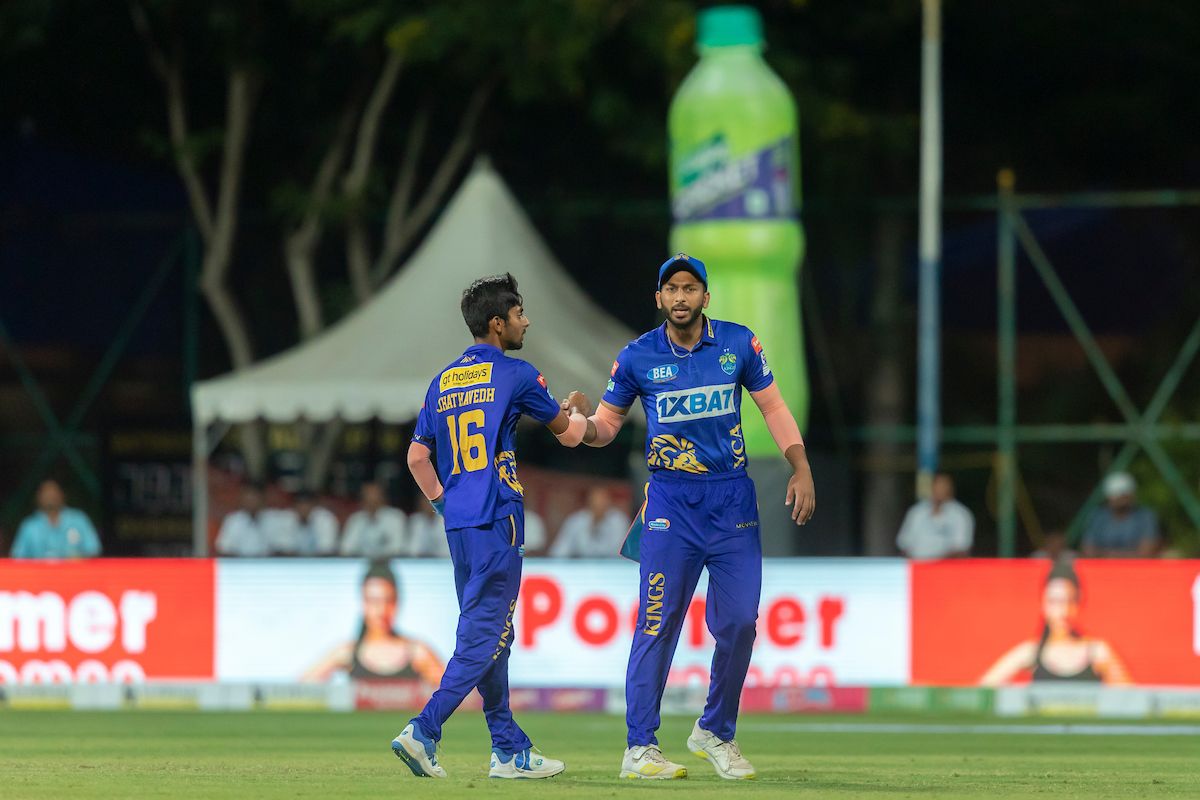 Jhathavedh Subramanyan and Shahrukh Khan celebrate a wicket