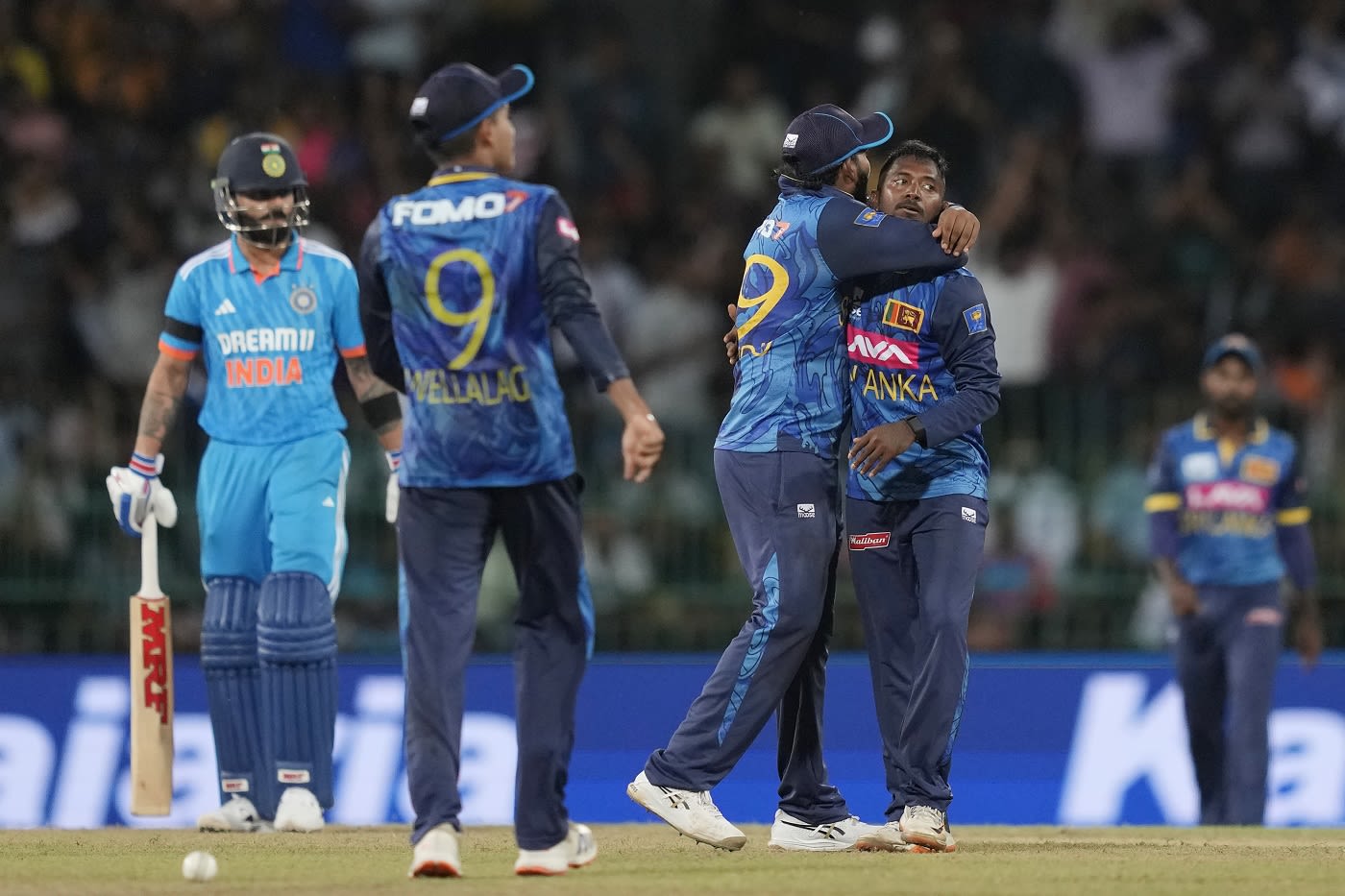 Akila Dananjaya trapped Washington Sundar lbw