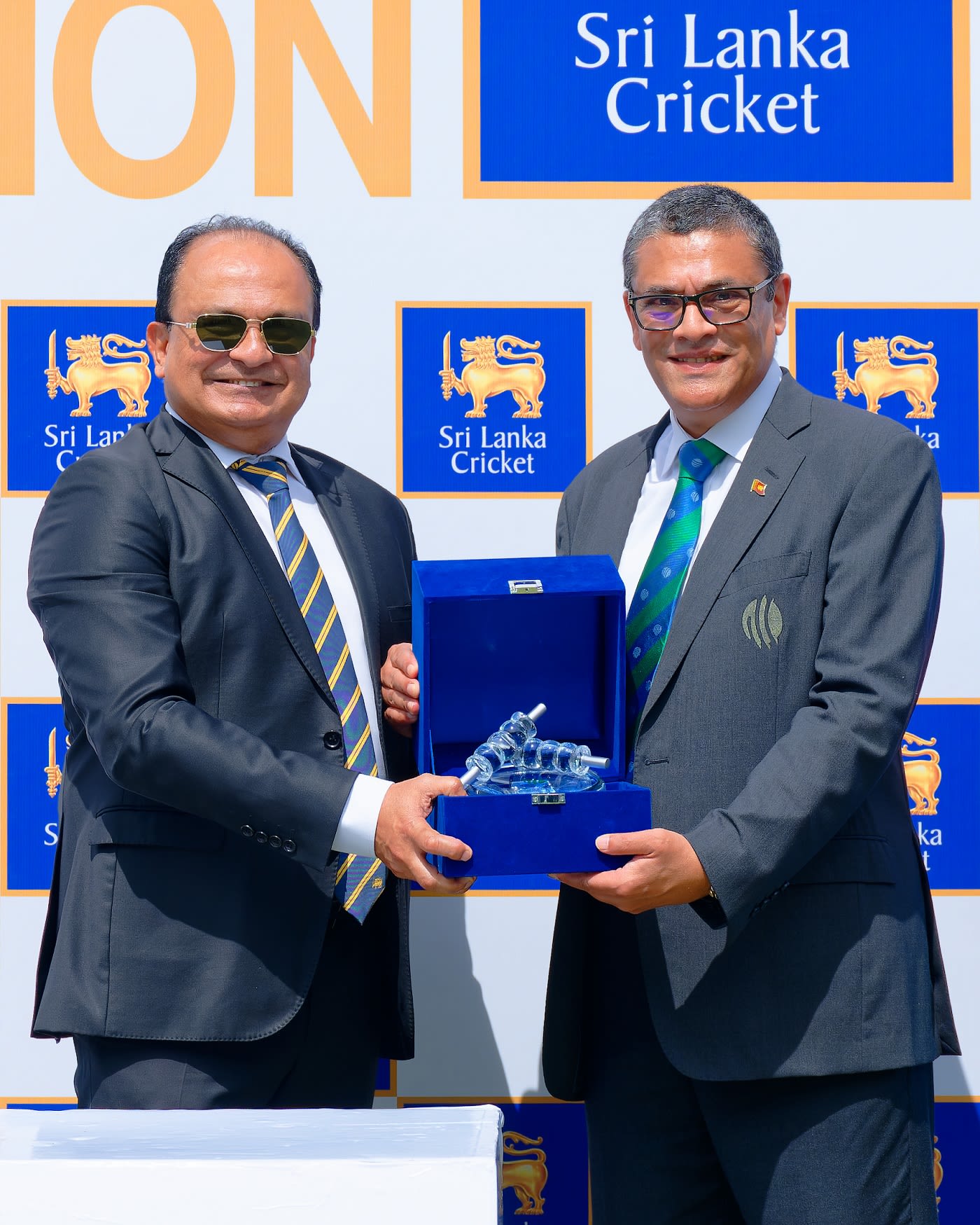 Ranjan Madugalle was felicitated for being the first referee to officiate in 400 ODIs