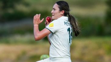 Mani and Peterson star as ball dominates before Darke extends lead
