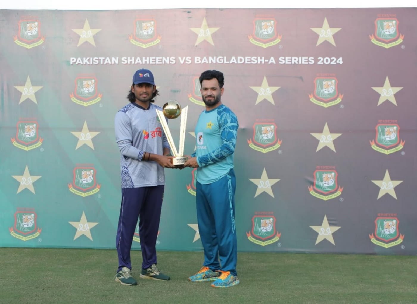 Captains Anamul Haque and Kamran Ghulam with the trophy after the series was drawn