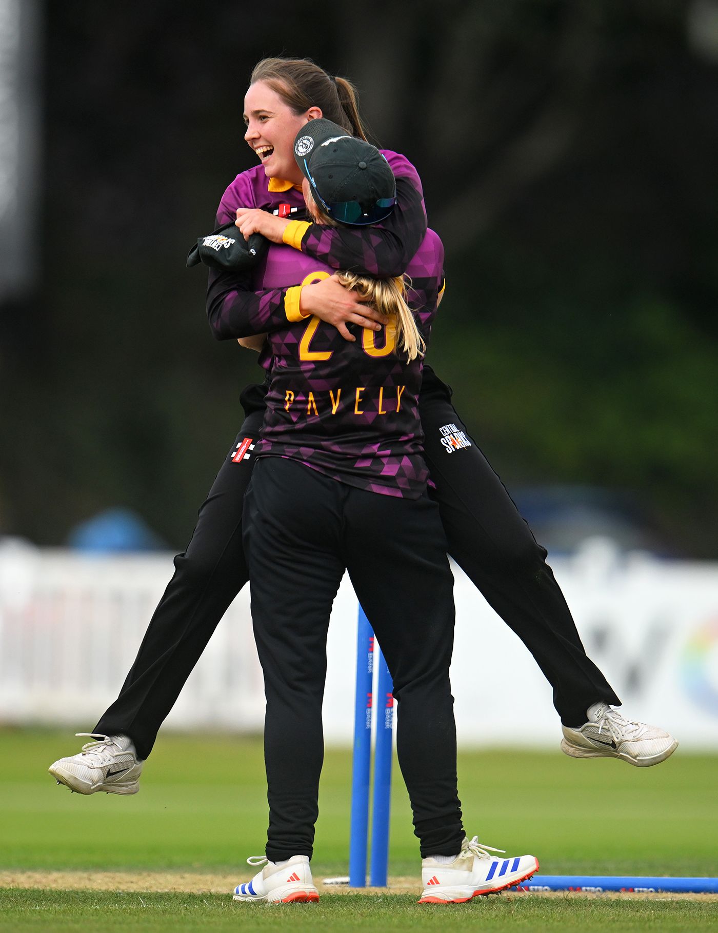 Georgia Davis claimed a six-wicket haul