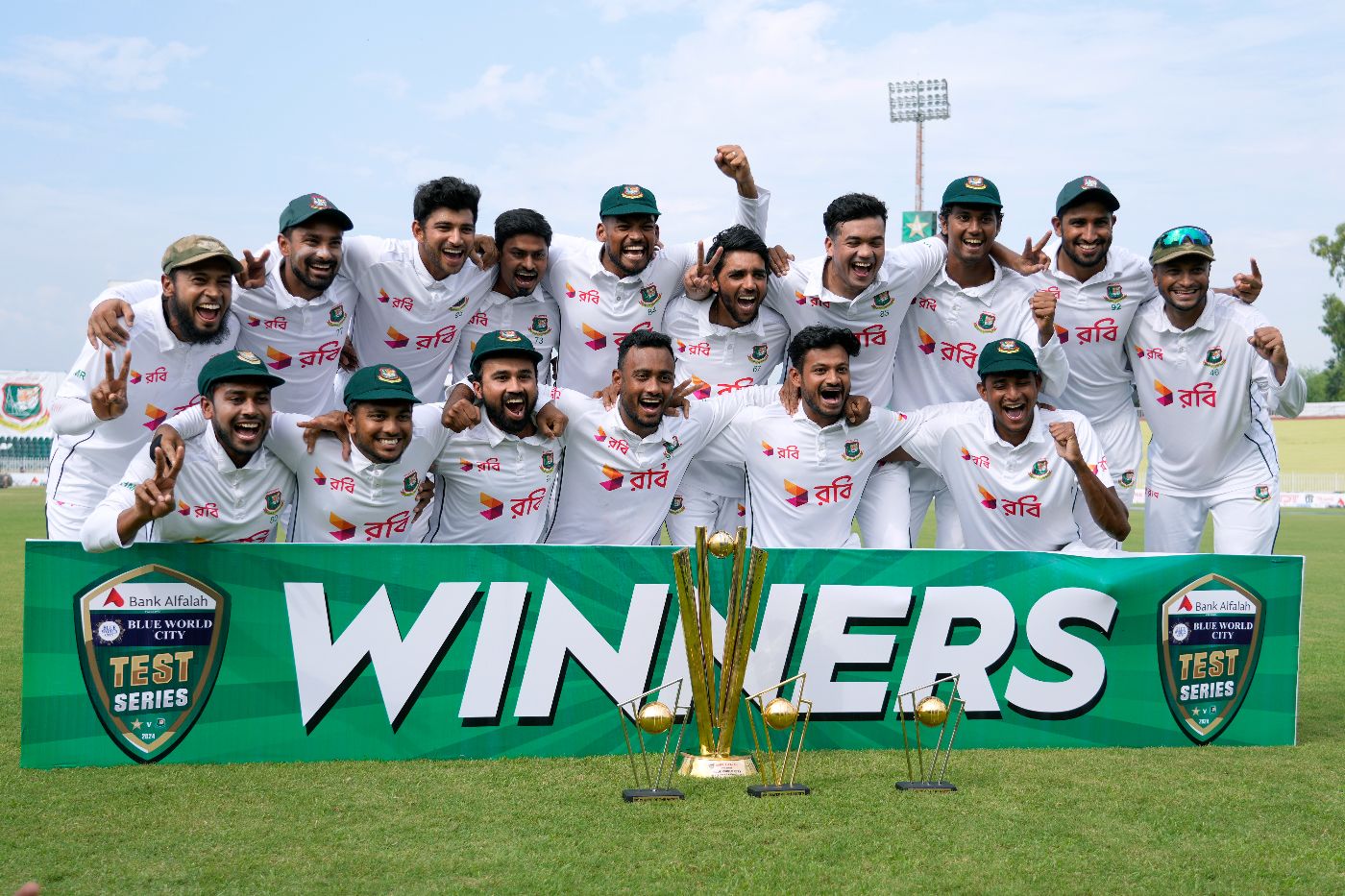 The victorious Bangladesh squad after wrapping up the series 2-0 against Pakistan