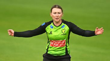 Chloe Skelton five-for propels Western Storm to victory