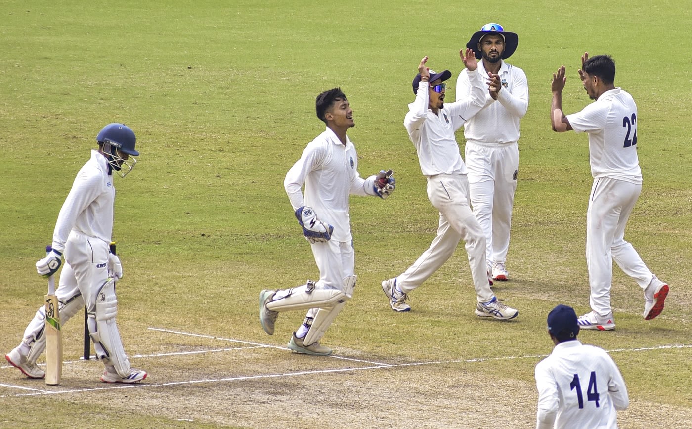 Mrinmoy Dutta and Co celebrate Arslan Khan's wicket