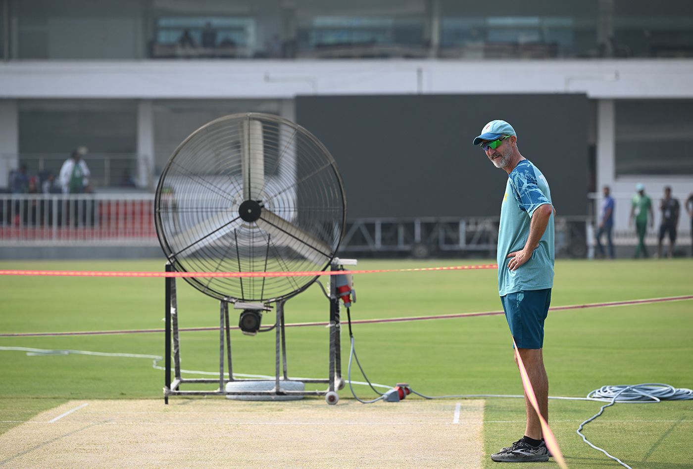 Jason Gillespie has a look at the Pindi surface