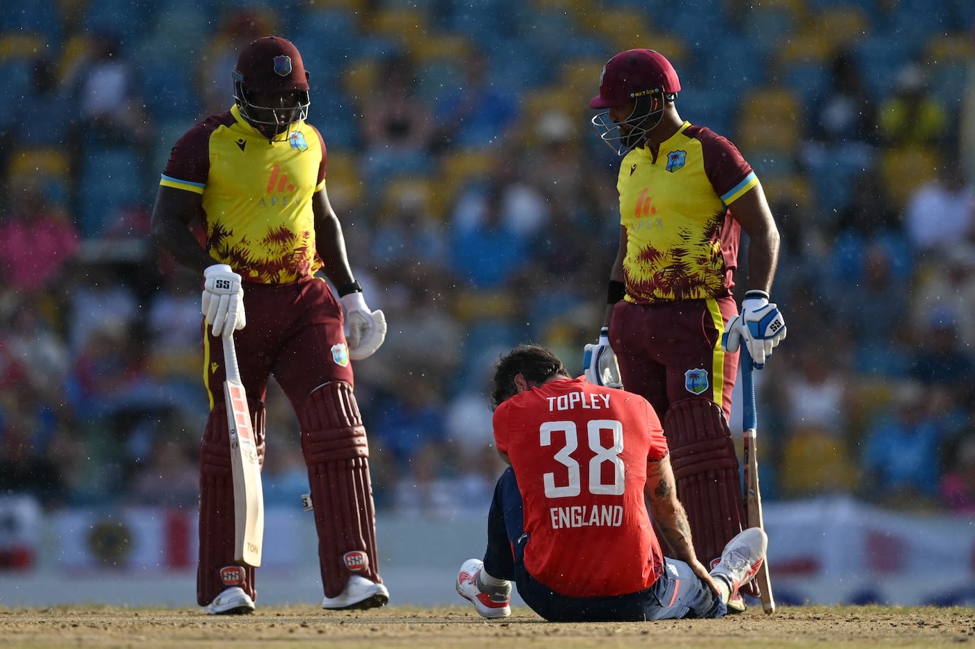 Reece Topley was forced off with a jarred right knee