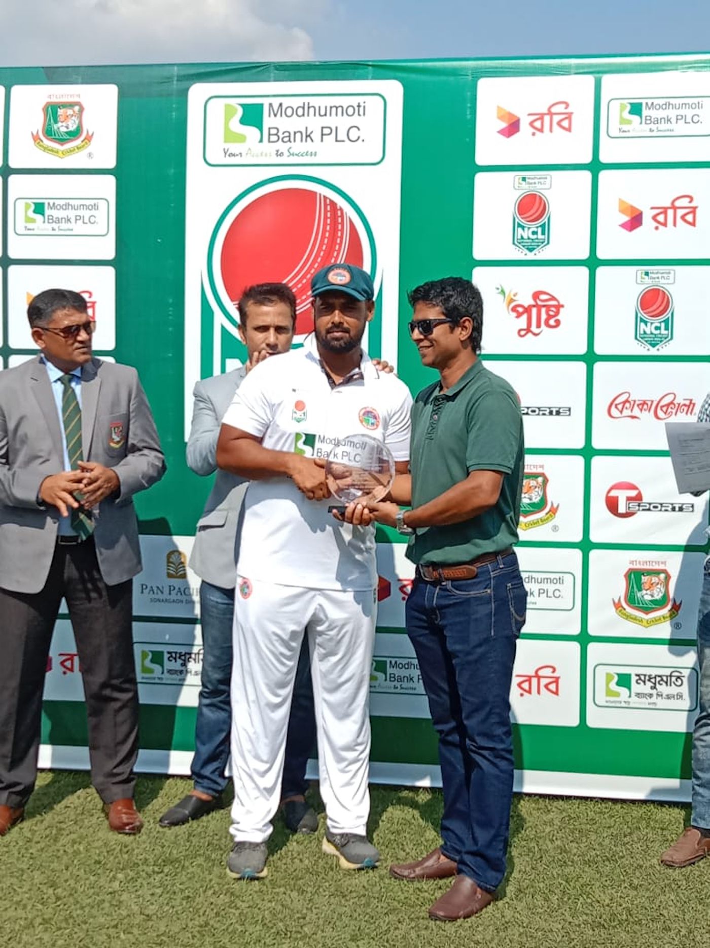 Farhad Hossain finishes his 161-match first-class career