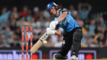 Lancashire sign Maddie Penna as cover for injured Gaby Lewis