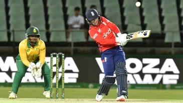 Wyatt-Hodge, Sciver-Brunt hammer England to series-sealing victory
