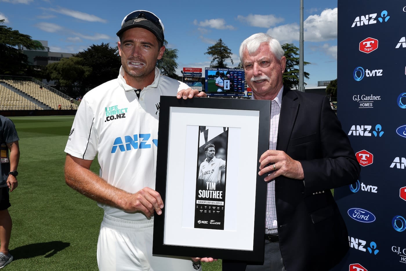 Tim Southee got a memento from Sir Richard Hadlee