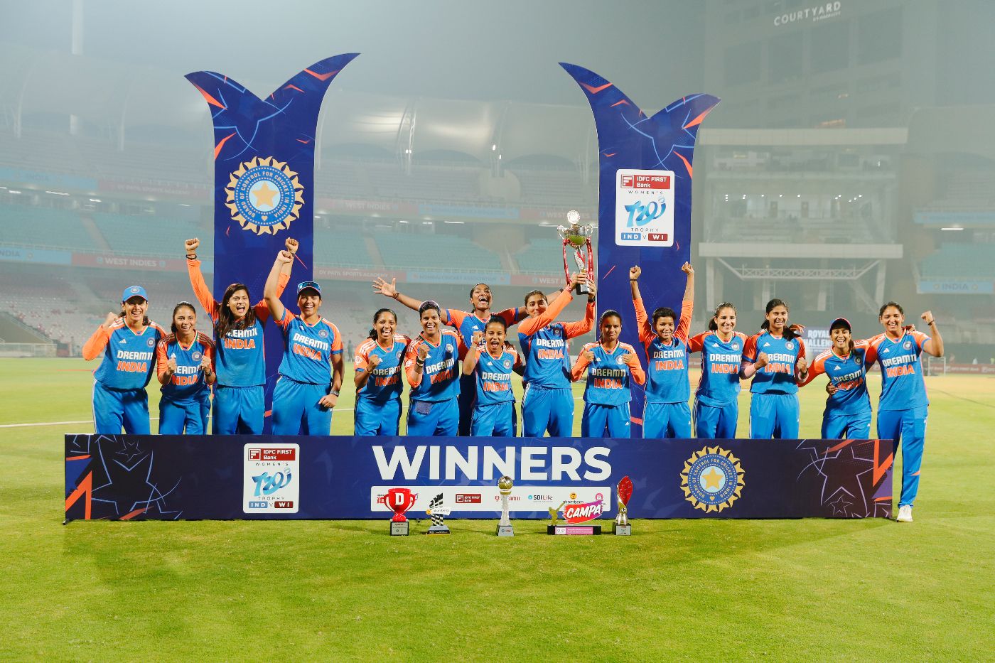 T20I series winners India with their spoils