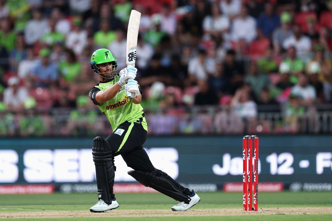Oliver Davies laid a platform for Sydney Thunder with 47 off 34