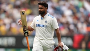 'Stupid, stupid, stupid' - Gavaskar criticises Pant's shot selection