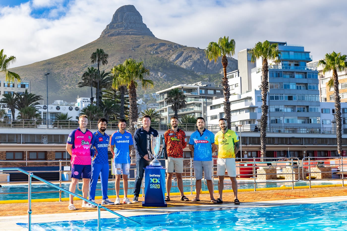 David Miller, Rashid Khan, Keshav Maharaj, Graeme Smith, Aiden Markram, Rilee Rossouw and Faf du Plessis pose with the SA20 trophy