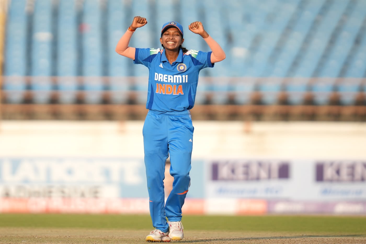 Minnu Mani celebrates after dismissing Ava Canning