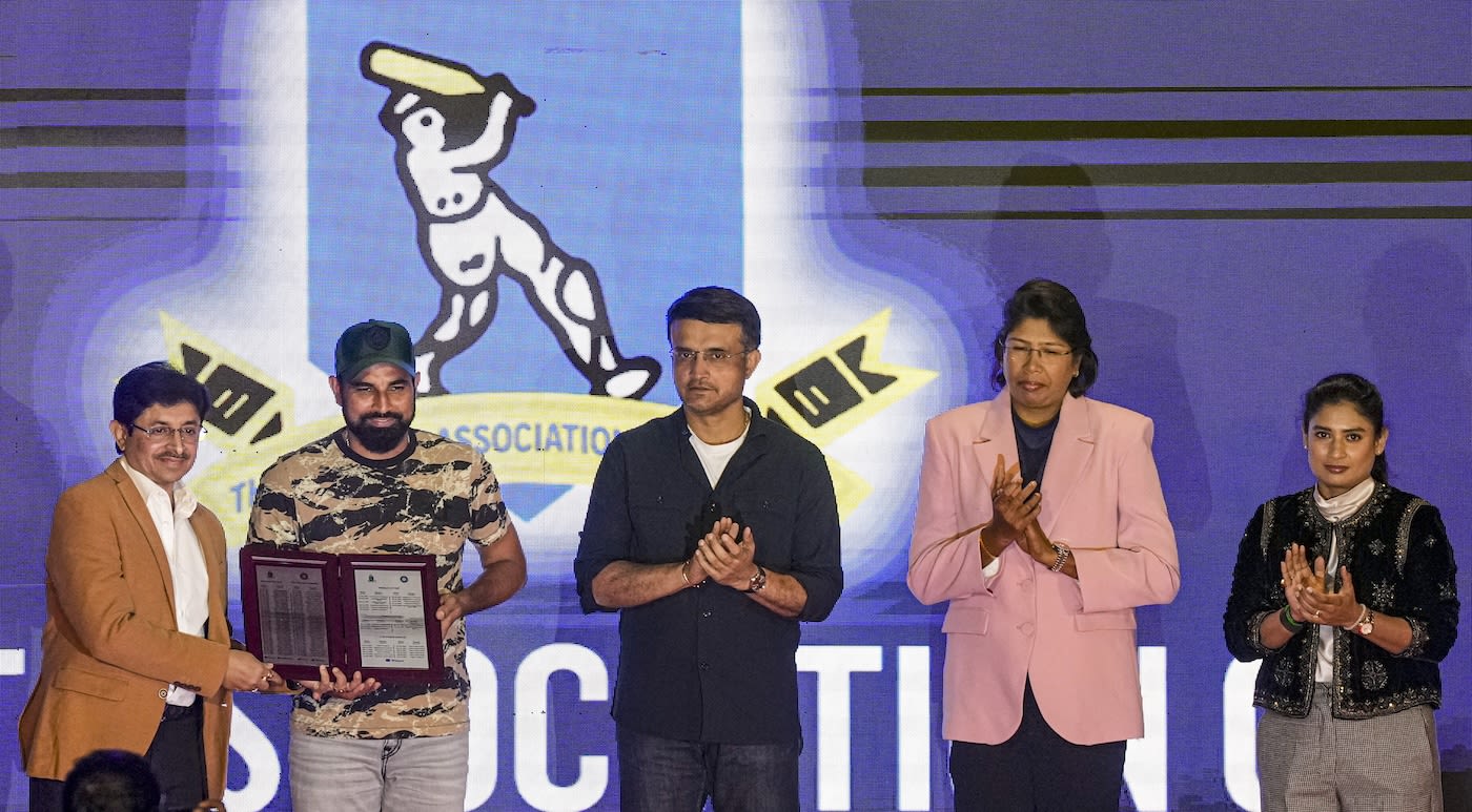 CAB president Snehasish Ganguly, Mohammed Shami, Sourav Ganguly, Jhulan Goswami and Mithali Raj at a felicitation ceremony