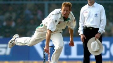Shaun Pollock's wobble-seam ball