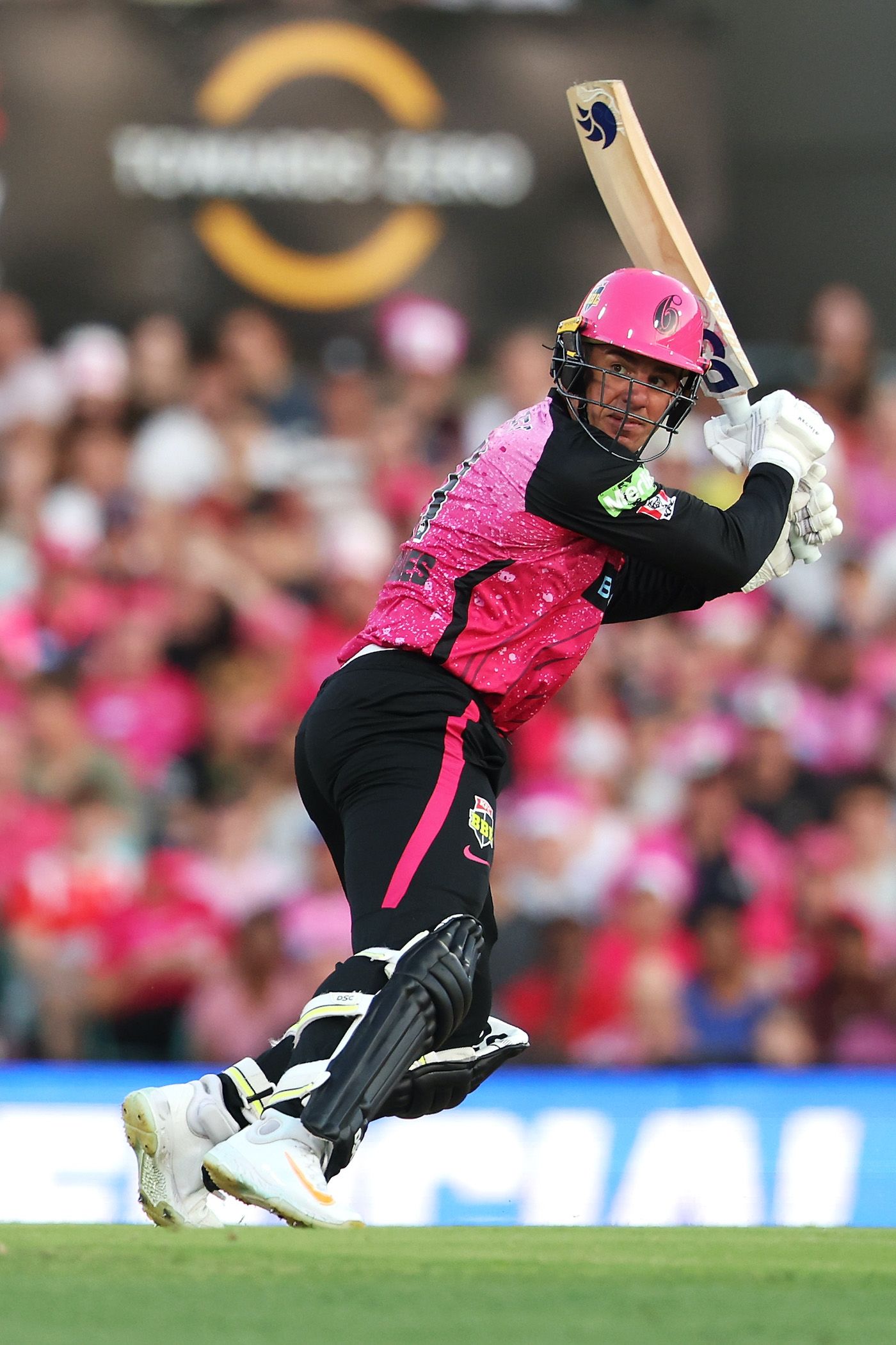 Moises Henriques had to rebuild after Sydney Sixers lost two early wickets