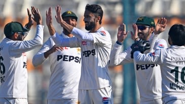 Kent sign seamers Kashif and Dudgeon to cover for Agar absence