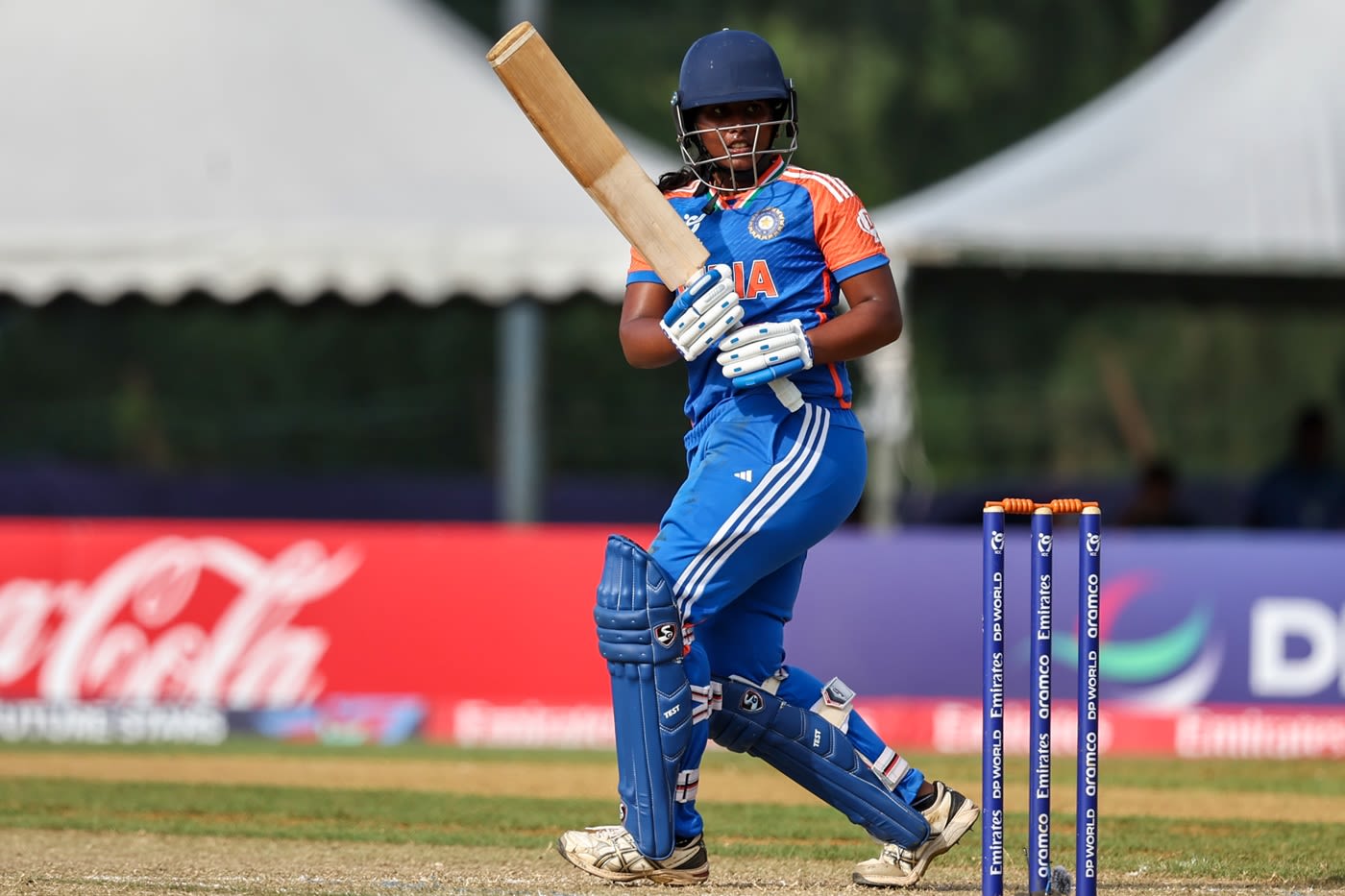 G Trisha swivels into a pull