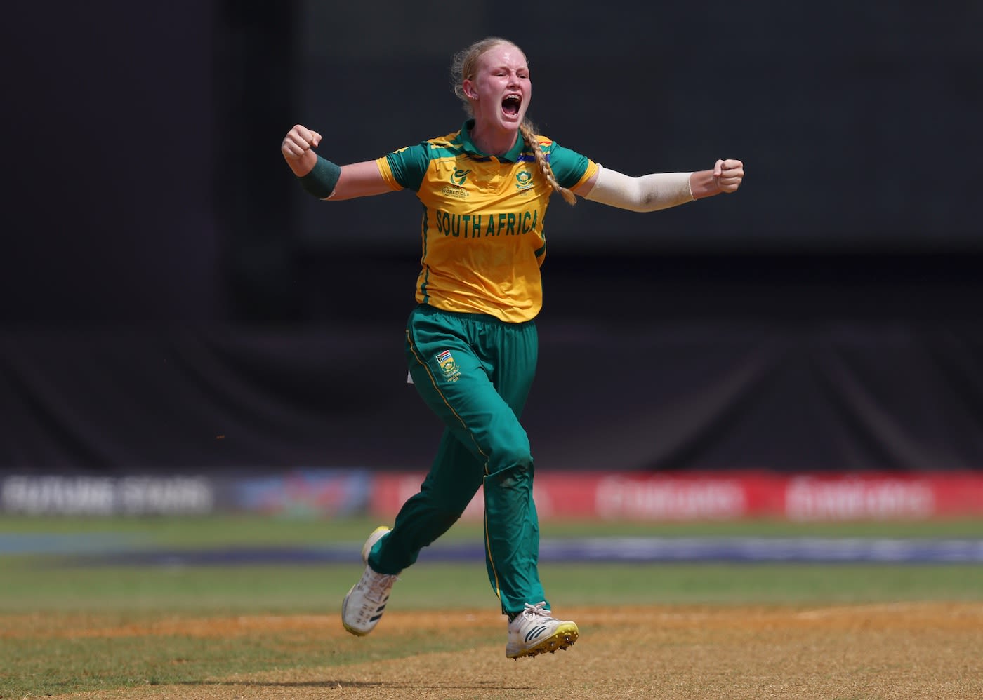 Ashleigh van Wyk picked up 4 for 17 in three overs