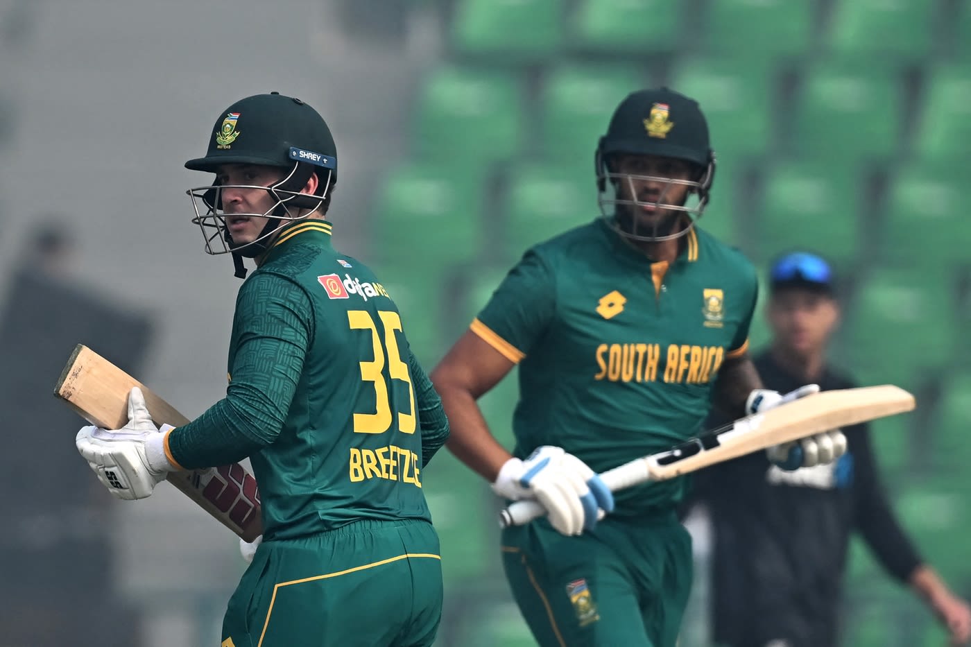 Matthew Breetzke and Jason Smith added 93 runs for the second wicket