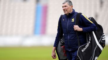 Mark Robinson departs role as Warwickshire coach
