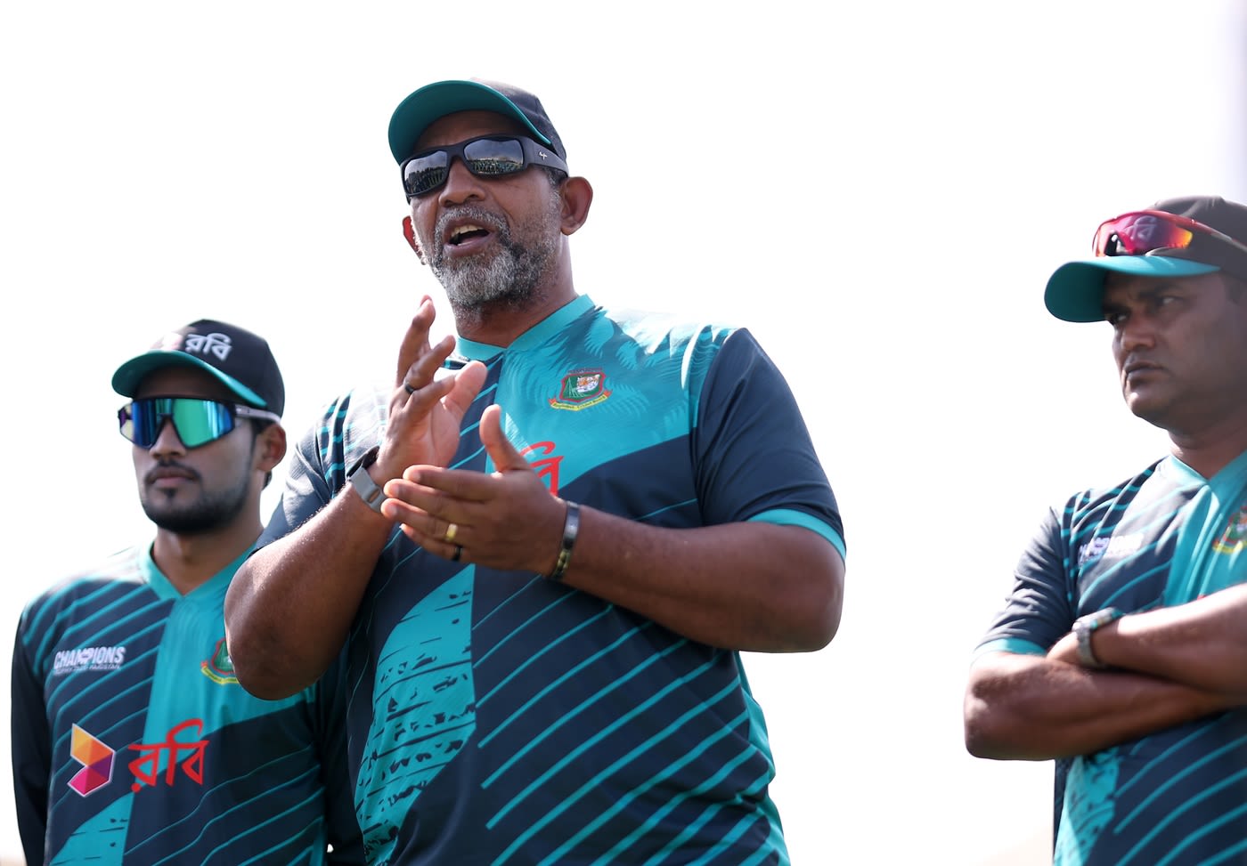 Phil Simmons addresses the Bangladesh players during a training session