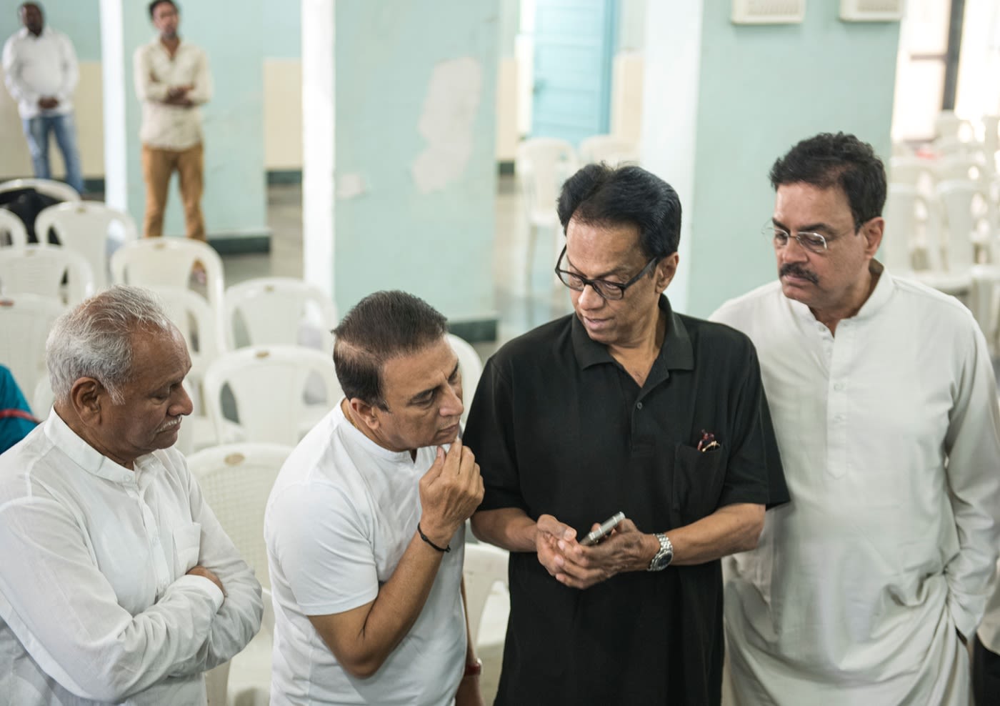 Sunil Gavaskar, Milind Rege and Dilip Vengsarkar during the funeral of Bapu Nadkarni