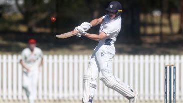 Dixon, Kellaway show glimpses of breaking Victoria's Test batting drought