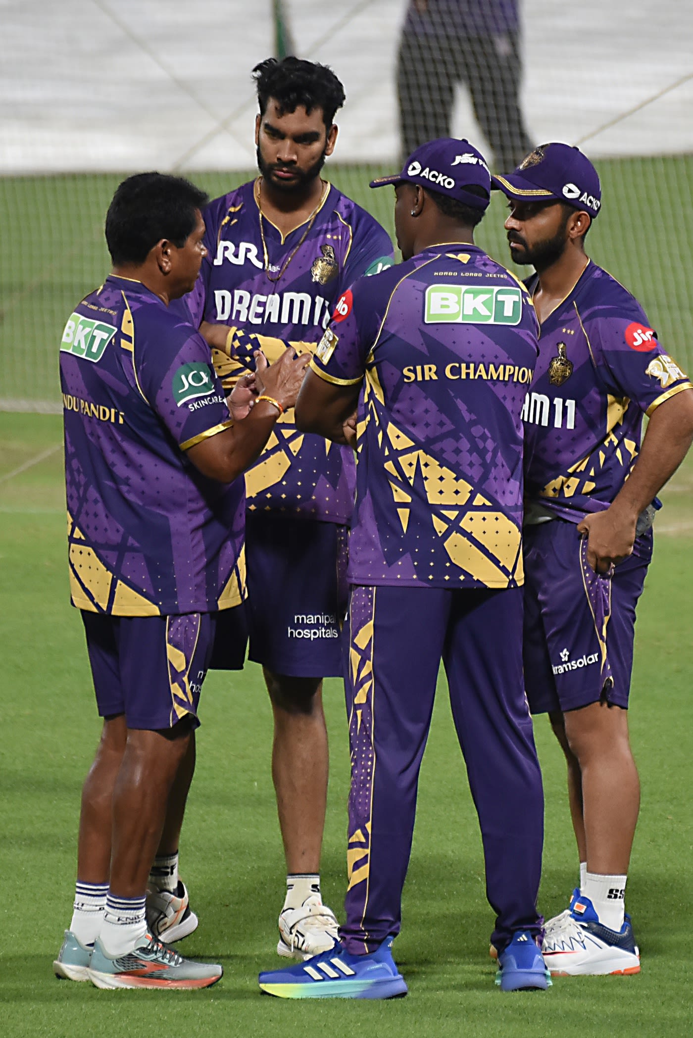 [L to R] Chandrakant Pandit, Venkatesh Iyer, Dwayne Bravo and Ajinkya Rahane have a chat