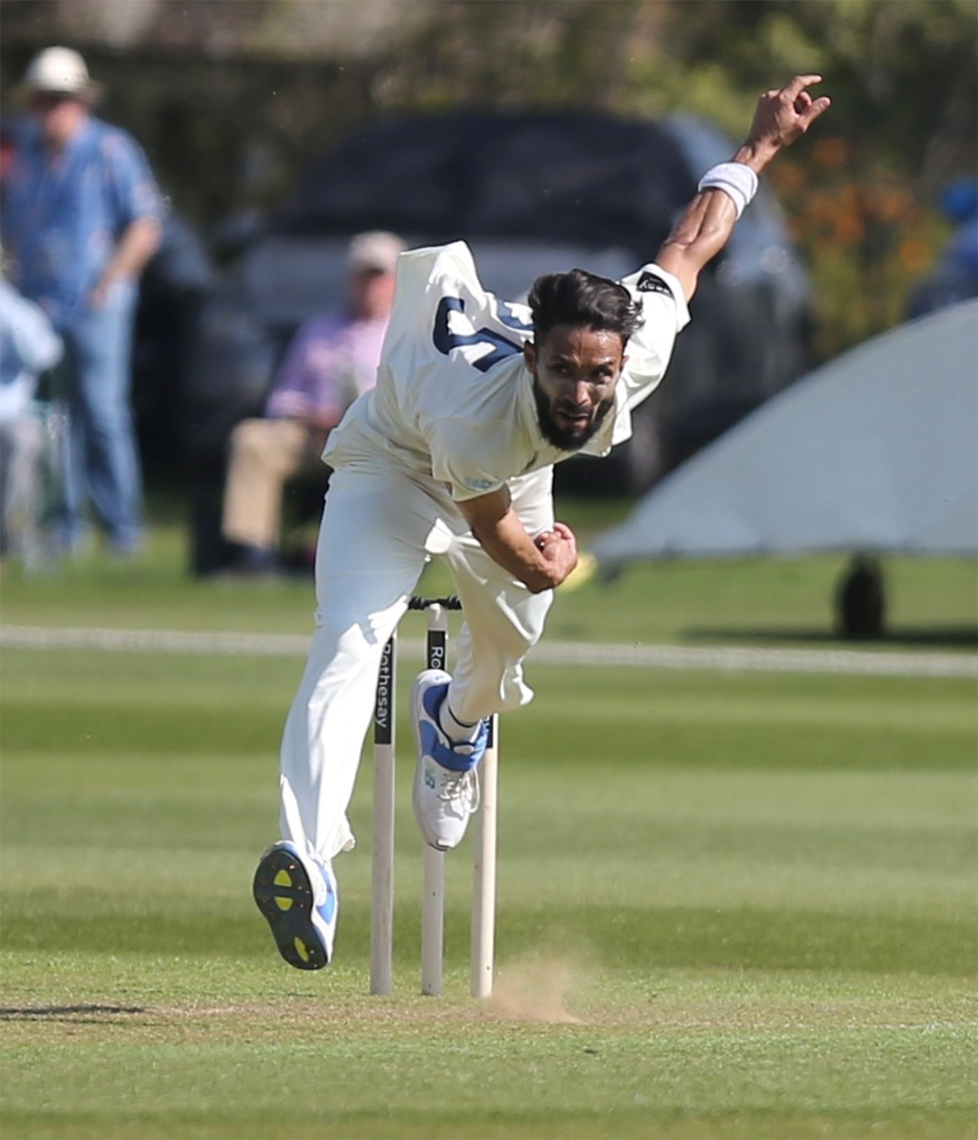 Kashif Ali bowls on Kent debut