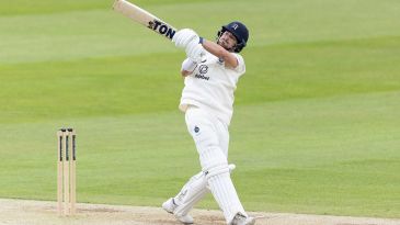 Honours even as Adam Finch and Leus du Plooy trade blows 