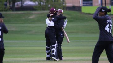 Somerset batters clinch victory in first-round classic at Surrey