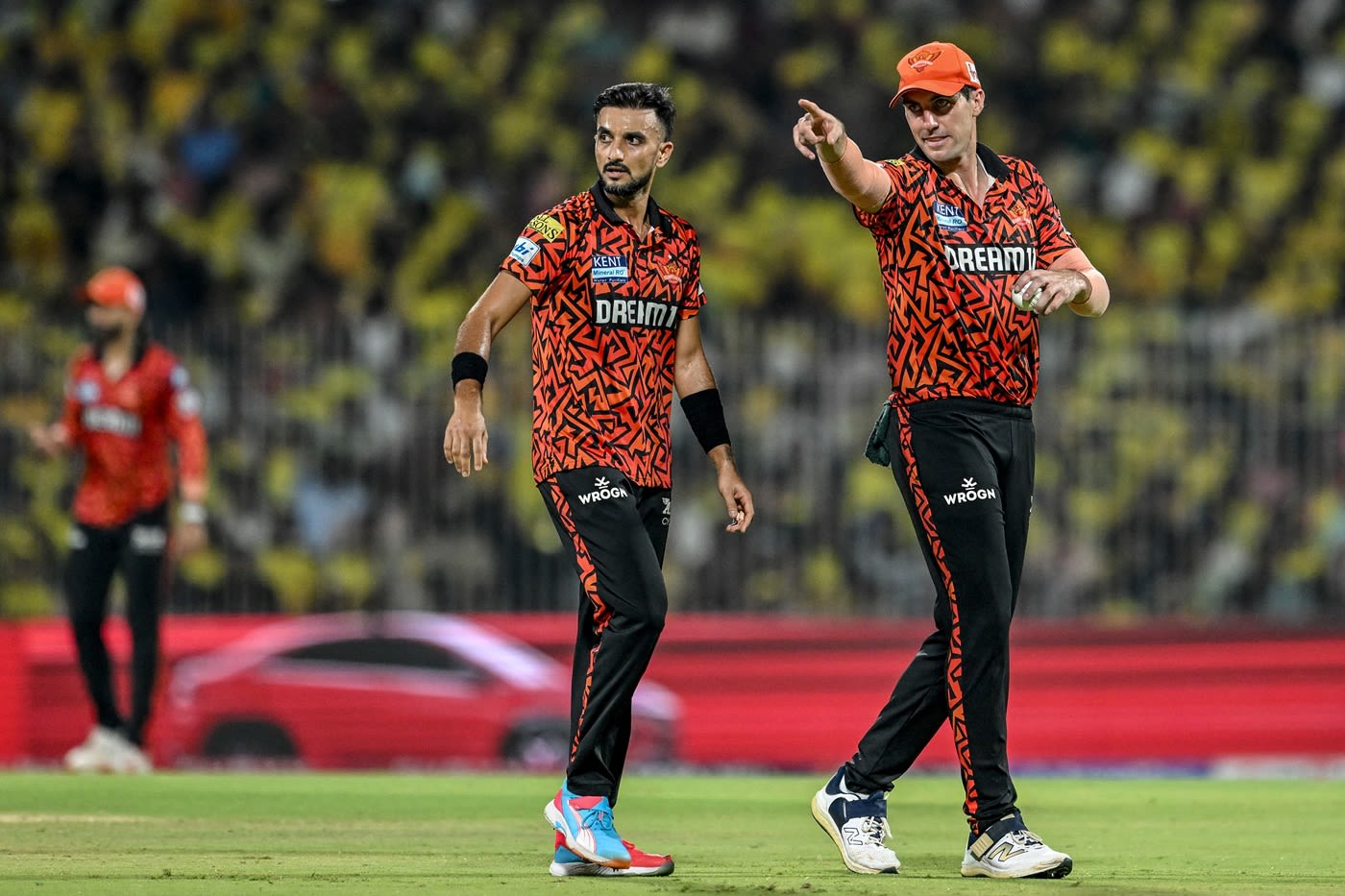 Pat Cummins has a chat with Harshal Patel