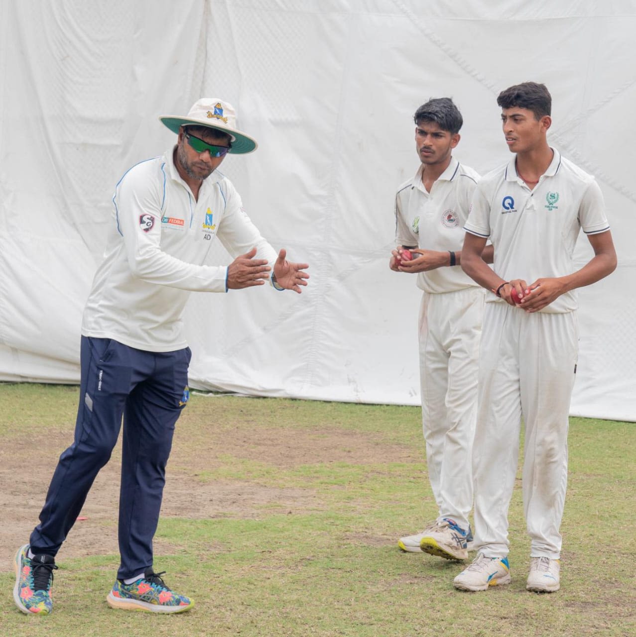 Ashok Dinda has a word with Bengal Under-16 fast bowlers