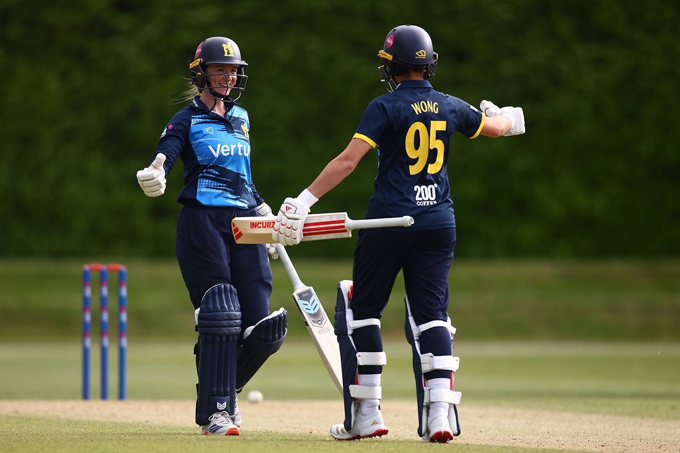 Beth Ellis' unbeaten 63 saw Warwickshire over the line