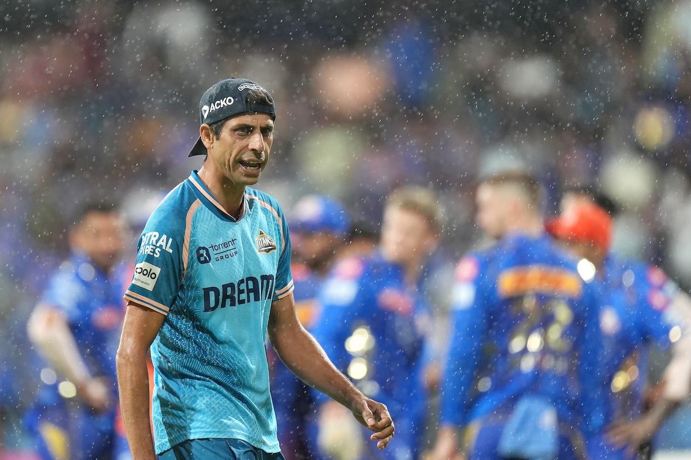 Ashish Nehra doesn't seem to mind the rain