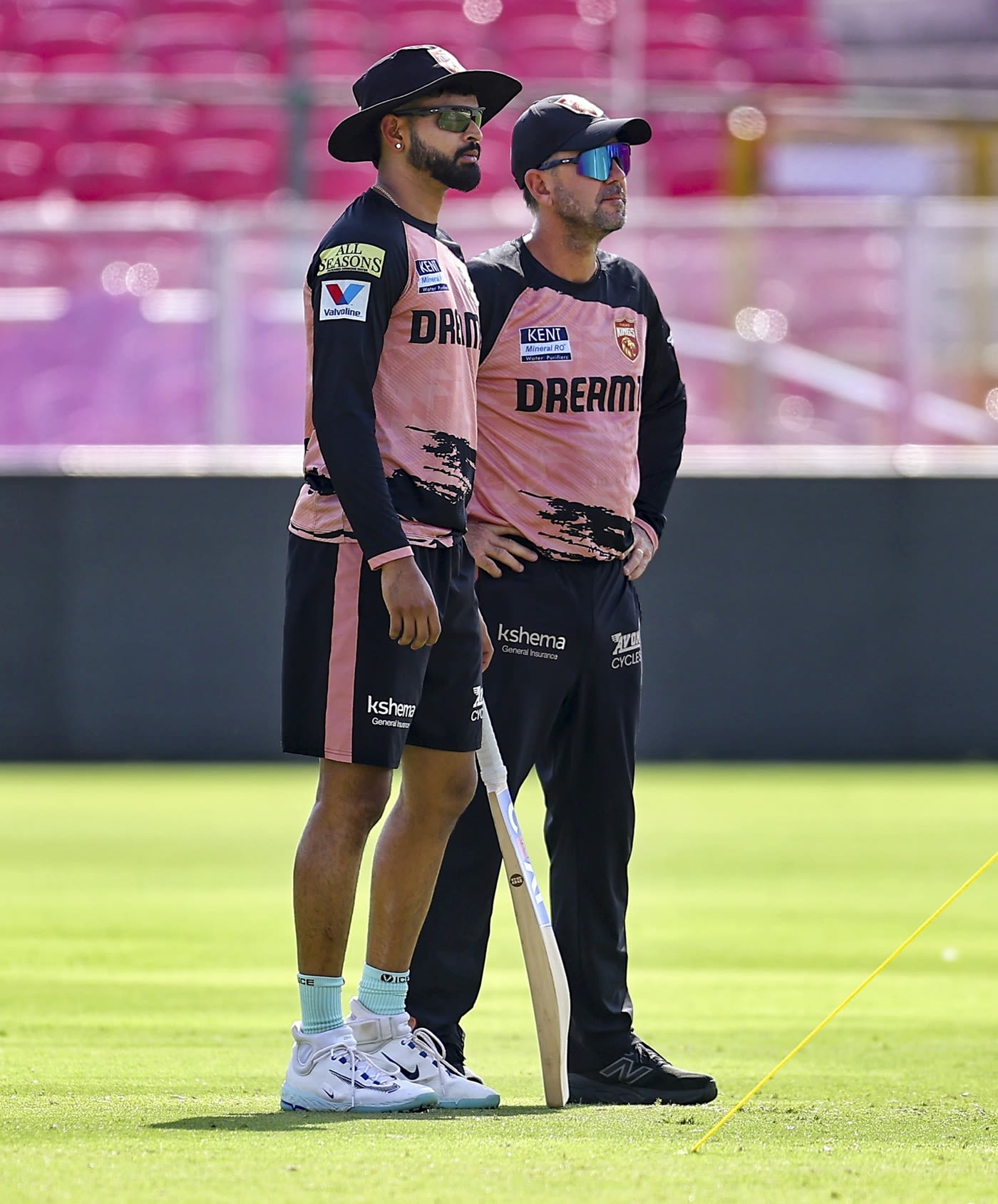 Shreyas Iyer has a chat with Ricky Ponting