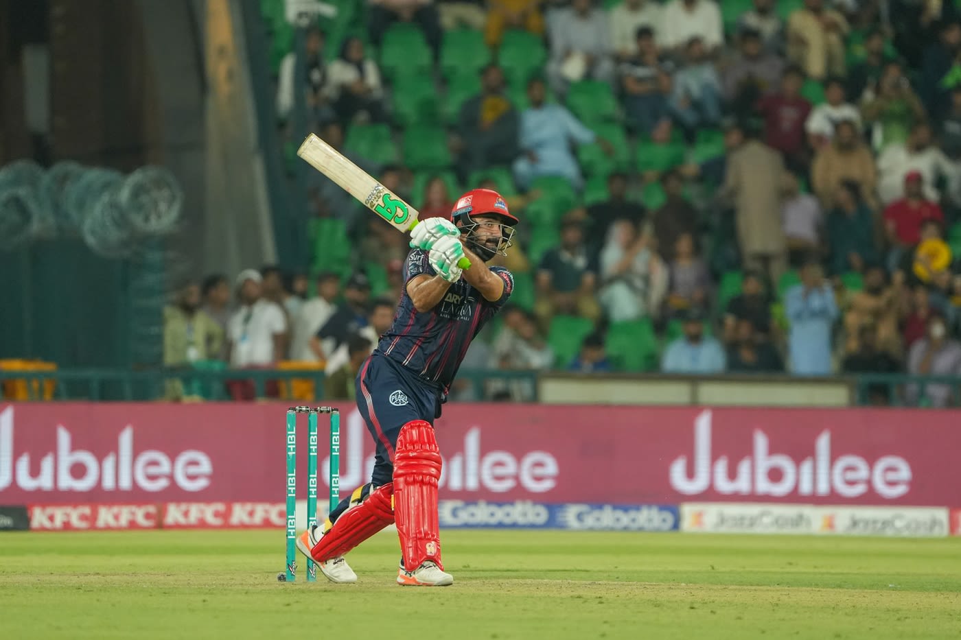 Khushdil Shah scored a crucial 27*