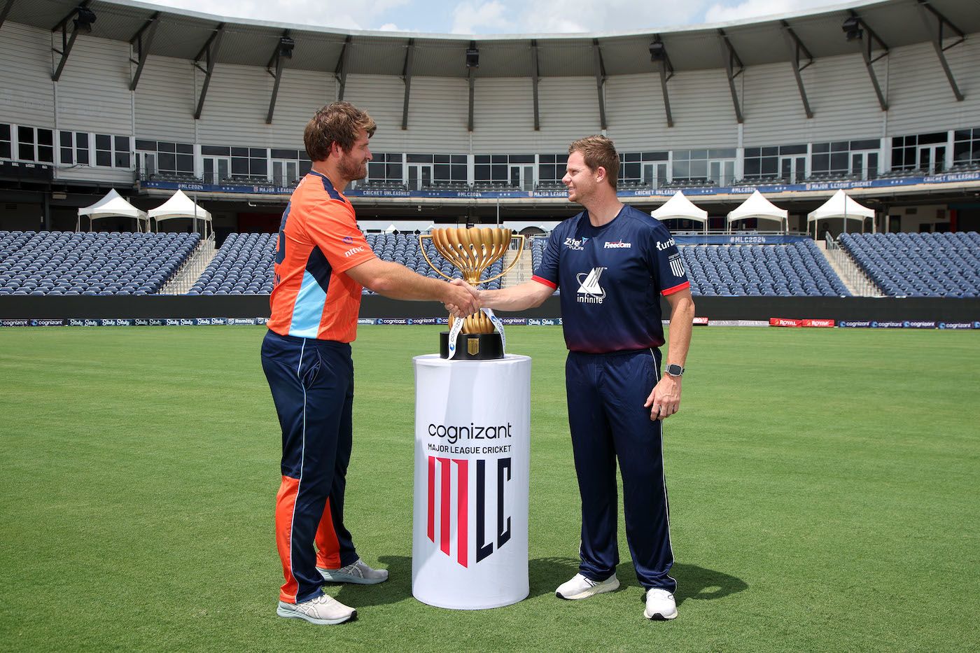 San Francisco Unicorns captain Corey Anderson and Washington Freedom captain Steven Smith pose with the trophy before the final
