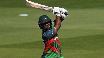 Rehan delivers six-wicket victory as Foxes stay in the hunt